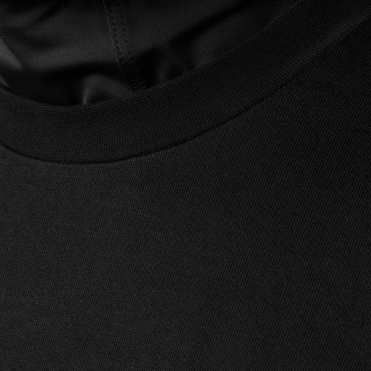 Camiseta Negra Bordada